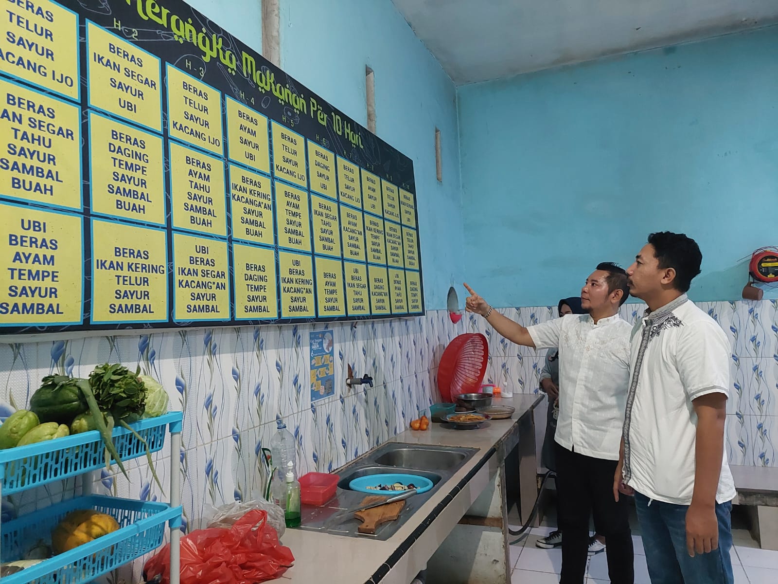 Pastikan Gizi Terjaga, Kepala LPKA Palu Pantau Proses Penyajian Makanan di Bulan Ramadhan