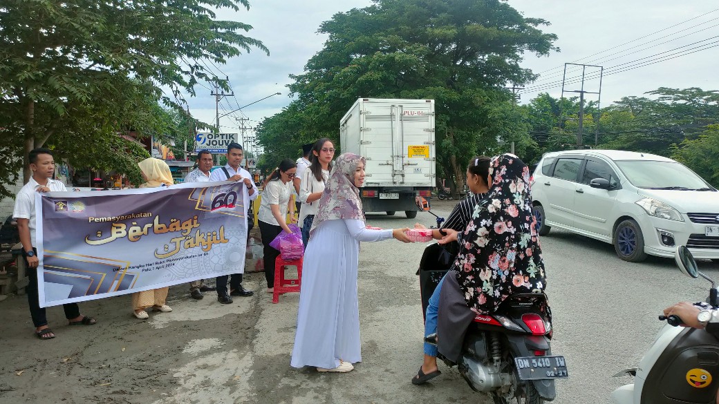 Salurkan Takjil Gratis, LPKA Palu Gelar Program Bekasih Ramadhan
