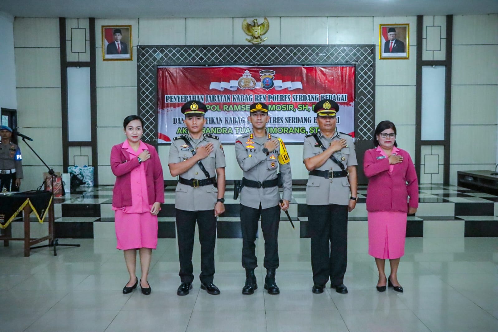 Kapolres Sergai Pimpin Penyerahan Tugas Kabag Ren Dan Melantik Kabag Log