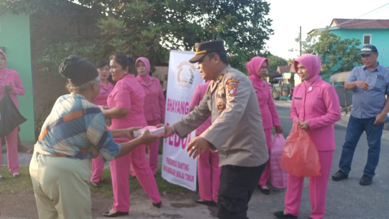 Polsek Binjai Timur Bersama Bhayangkari Berbagi Takjil
