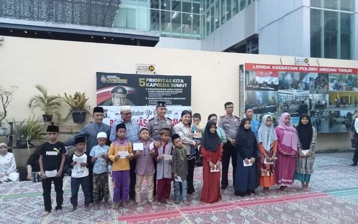 Polsek Medan Timur Gelar Bukber Dengan Warga Sekitar Jalan Jawa