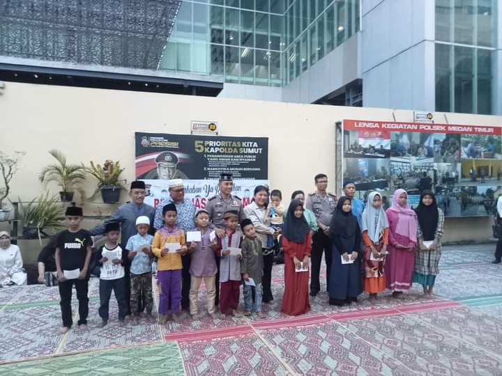 Polsek Medan Timur Gelar Bukber Dengan Warga Sekitar Jalan Jawa