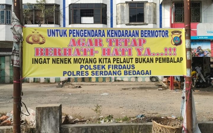 Polres Sergai Memasang Spanduk Imbauan Disepanjang Titik Jalan Lintas Sumatra 