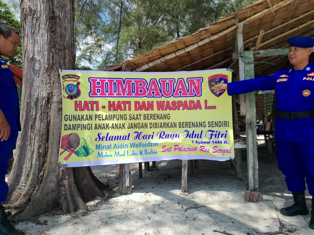 Polres Sergai Melalui Satpol Airud Memasang Spanduk Imbauan Disejumlah Lokasi Wisata 