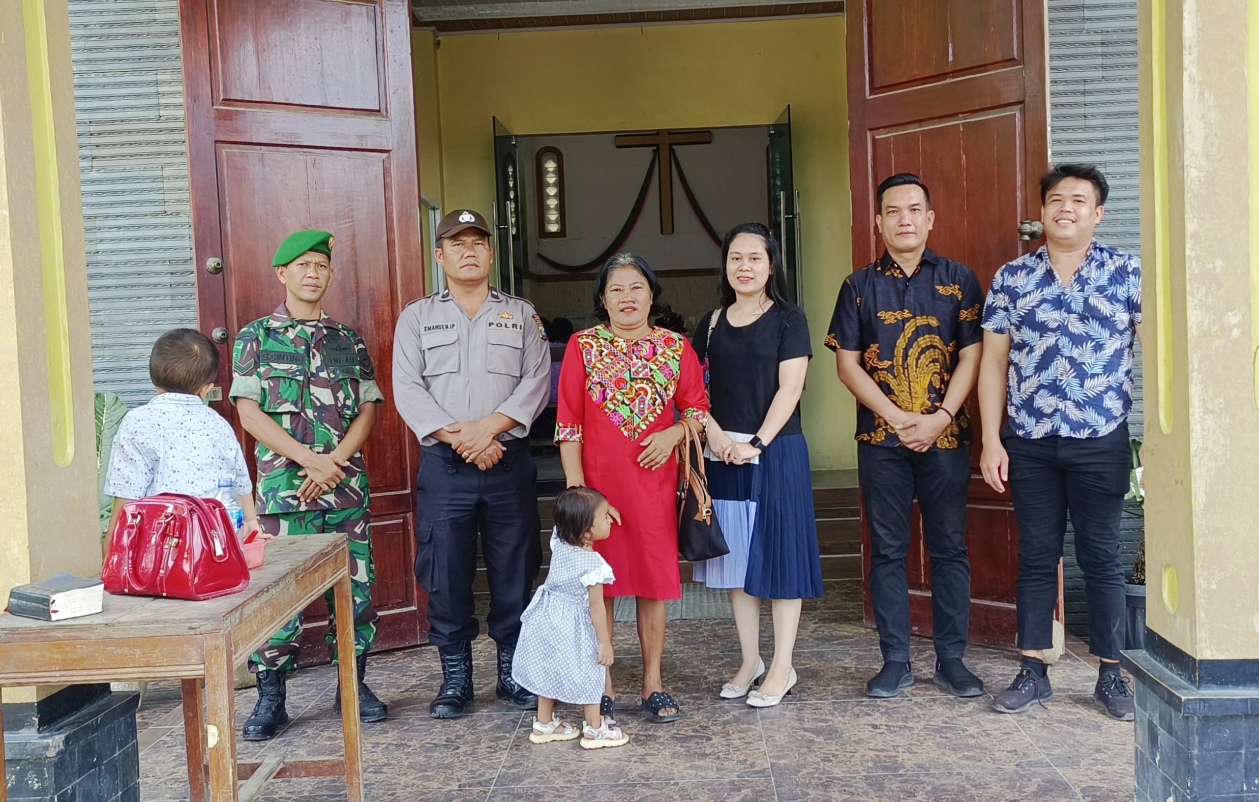 Pendekatan Religius TNI-Polri Guna Pastikan Keamanan Kondusif, Polsek Kotarih bersama Koramil 17/KTR Gelar Patroli Minggu Kasih