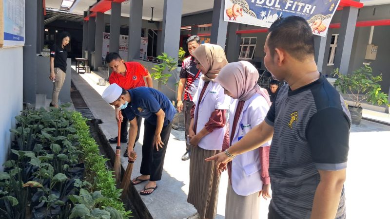 Semarak Hari Bakti Pemasyarakatan Ke-60, LPKA Palu dan Puskesmas Bersama FK Untad Gelar Aksi Kebersihan