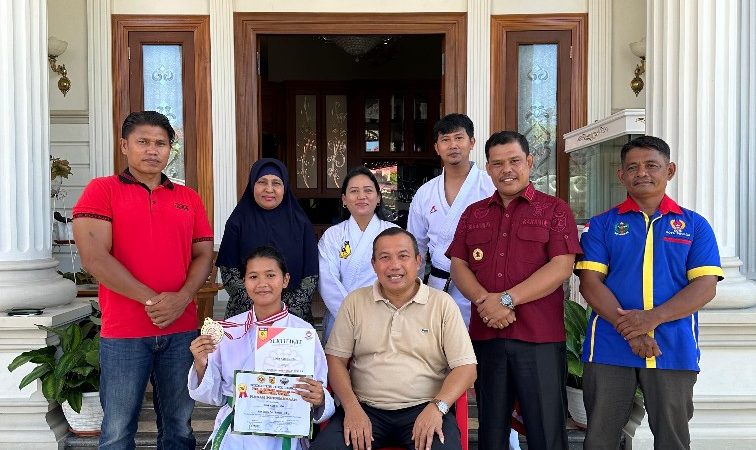 Kakanim Sibolga Bersama Walikota Sibolga Apresiasi Atlet Karate KKI Berprestasi