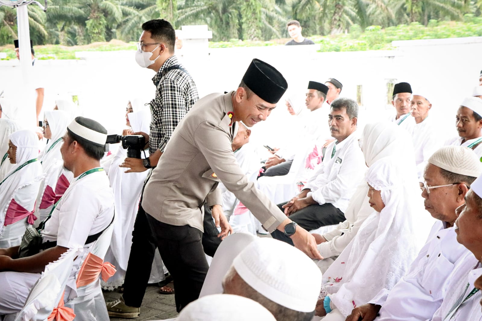 Kapolres Serdang Bedagai menghadiri tepung tawar jamaah haji kabupaten Serdang Bedagai