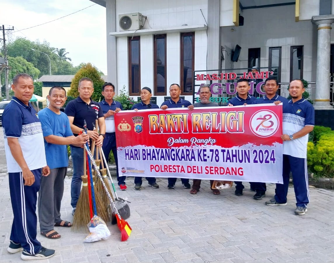 Menyambut Hari Bhayangkara Ke 78, Polresta Deli Serdang Lakukan Bhakti Religi Bersih – Bersih Rumah Ibadah