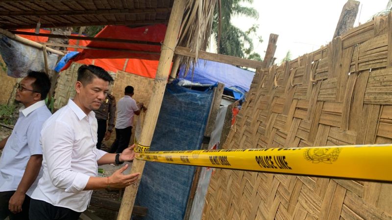 Tim gabungan Polres Sergai bersama Polsek Pantai Cermin Lakukan Tindakan Memasang garis polisi di lokasi Diduga Tempat Perjudian