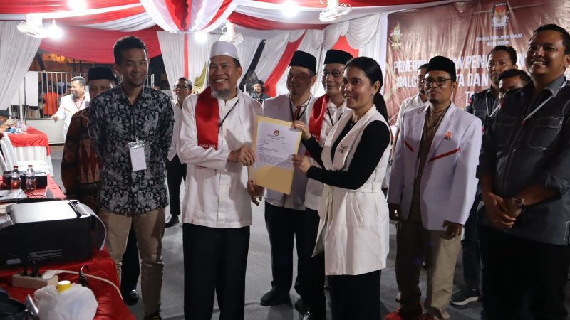 Malam Hari, Paslon Walikota dan Wakil Walikota Hidayatullah – Yasir Resmi Daftar ke KPU Kota Medan