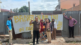 Warga Lakukan Penyegelan Bangunan Jalan Karantina