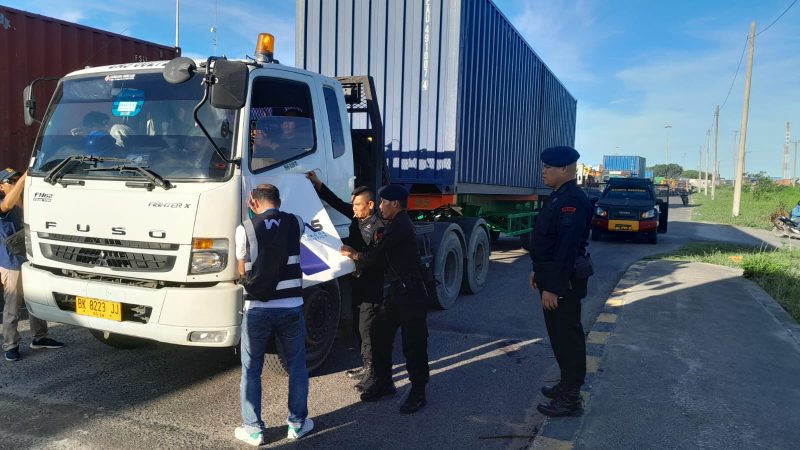 Polda Sumut kawal logistik Aquabike menuju Danau Toba 