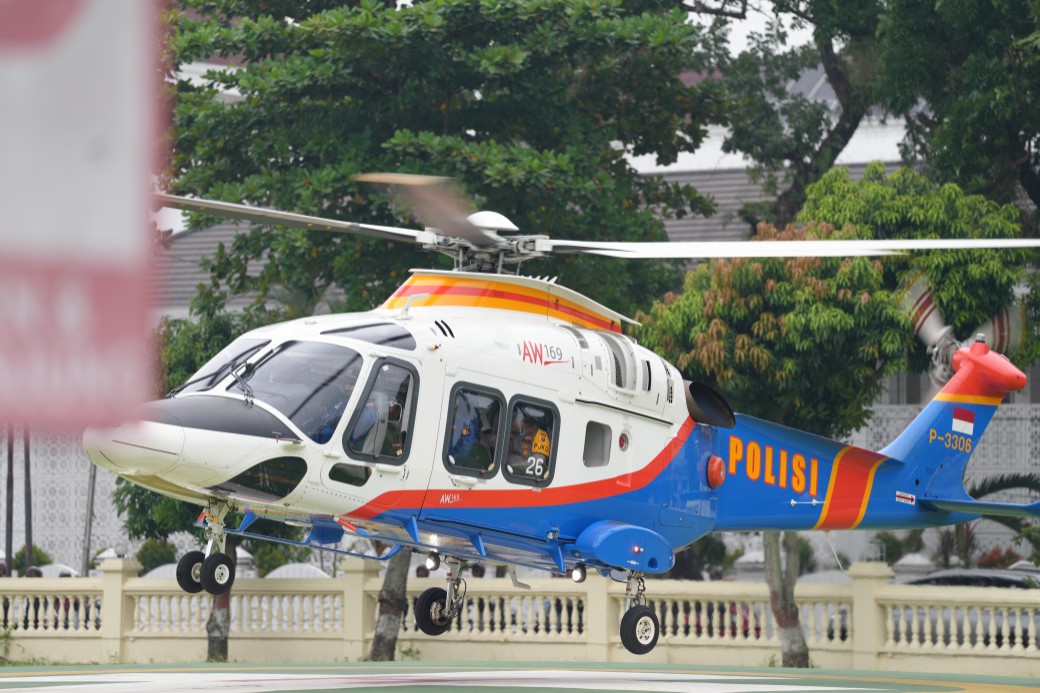 Helikopter AW169 Polri Terbang Diatas Para Racer Aquabike World Championship Danau Toba, Ajang Internasional Aman