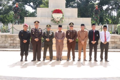 Peringatan Hari Pahlawan Kapolres Binjai Lakukan ziarah Taman Makam Pahlawan