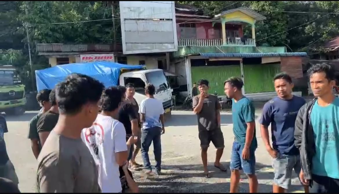 Protes Sopir di Sembahe Terkendali, Fokus Pembersihan Jalur Longsor Berlanjut
