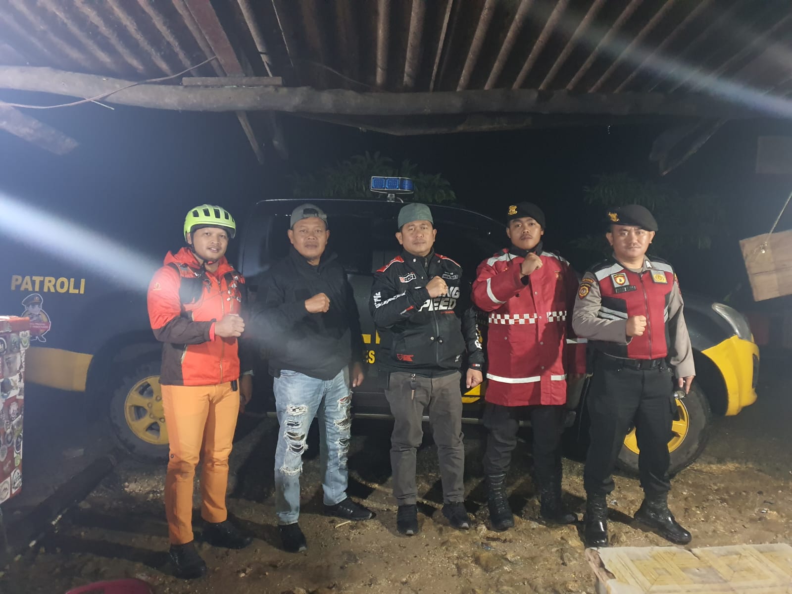 Polres Tanah Karo dan Basarnas Berhasil Evakuasi Pendaki Hipotermia di Gunung Sibayak