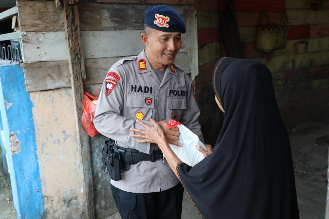 Sat Brimob Polda Sumut Tebarkan Berkah Ramadhan Melalui Aksi Sosial