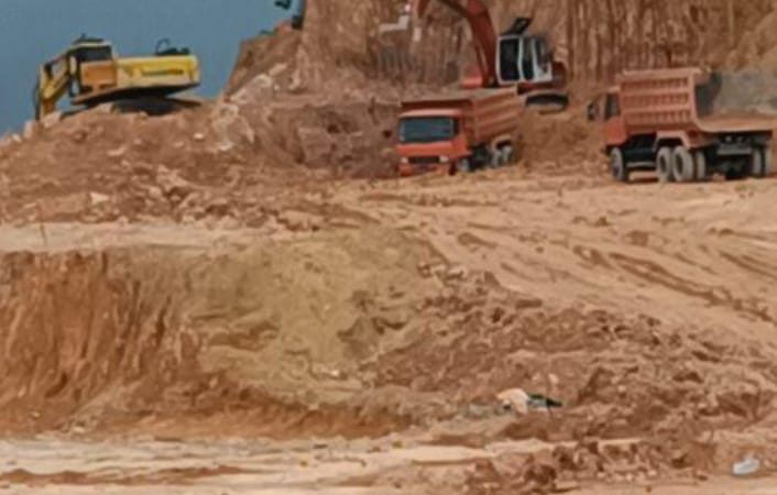 Izin Cut and Fill Belum Terbit, PT BJU Dan PT Karyatisani Nekat Kerjakan Proyek Pengurukan Tanah dan Mangrove