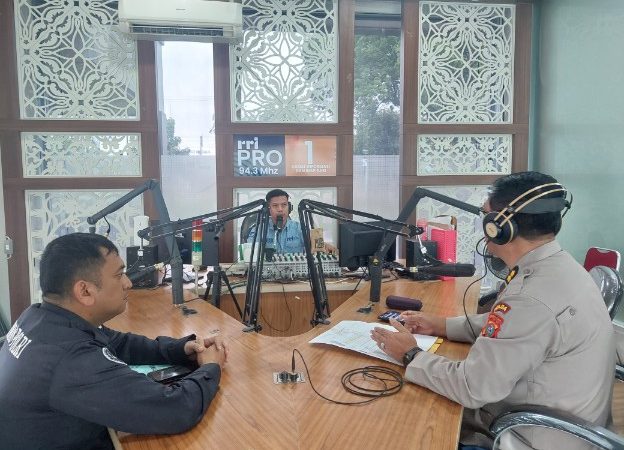 Propam Polda Sumut Tegaskan Komitmen Penegakan Kode Etik Polri dalam Dialog Interaktif Halo Polisi di RRI Medan