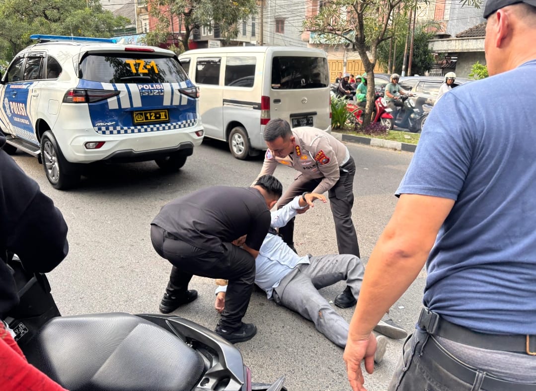 Aksi Heroik Dirlantas Polda Sumut Selamatkan Seorang Pengendara Korban Kecelakaan
