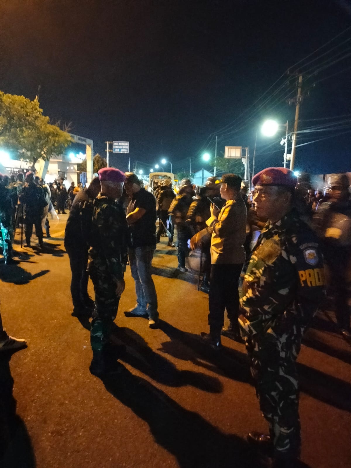 Polisi Bubarkan Tawuran Brutal di Belawan, 9 orang Diamankan — Kapolsek Medan Belawan Terluka Saat Amankan Lokasi