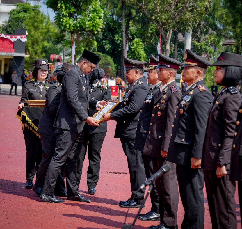 Polda Sumut Berikan Penghargaan Kepada 56 Personel Berprestasi, Meriahkan HUT Bhayangkara ke-79