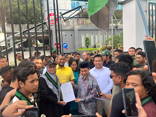 Perwakilan DPRD Medan Turun Temui Massa Aksi Unras HMI