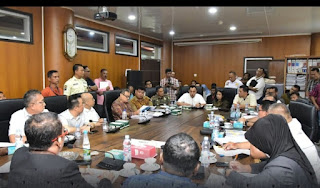 Aktifitas Bongkar Muat Mengakibatkan Kemacetan