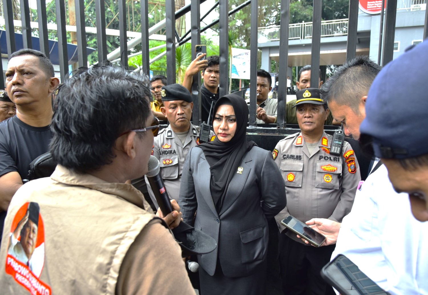 Lailatul Menerima Aspirasi Masyarakat Terkait Bangunan Liar Tanpa PBG