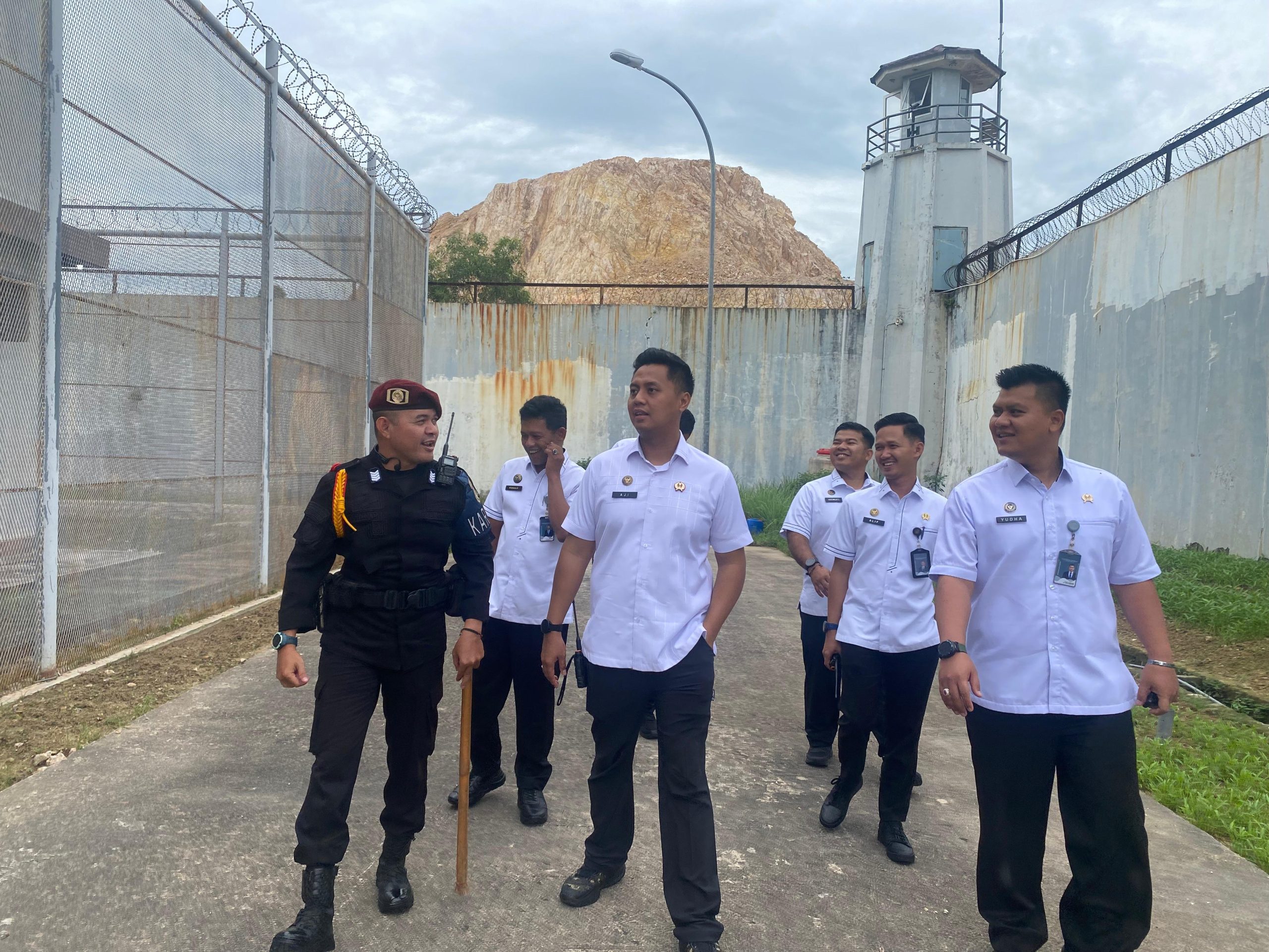 JAGA STABILITAS KEAMANAN KA. KPR RUTAN BATAM BERSAMA JAJARAN LAKUKAN KONTROL KELILING PEMANTAUAN AREA