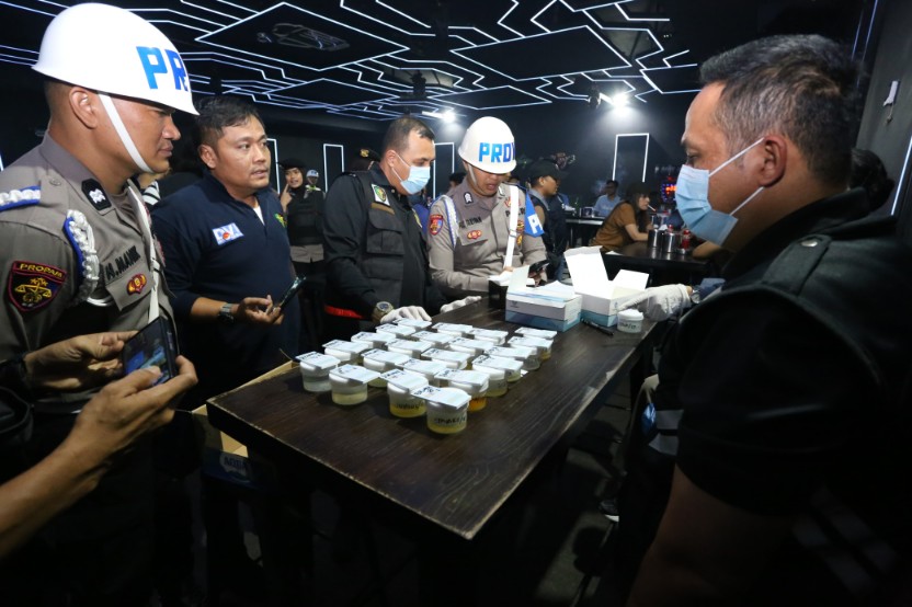 Polda Sumut Gelar Razia Gabungan di THM Helen’s Night Mart, Dua Pengunjung Positif Narkoba