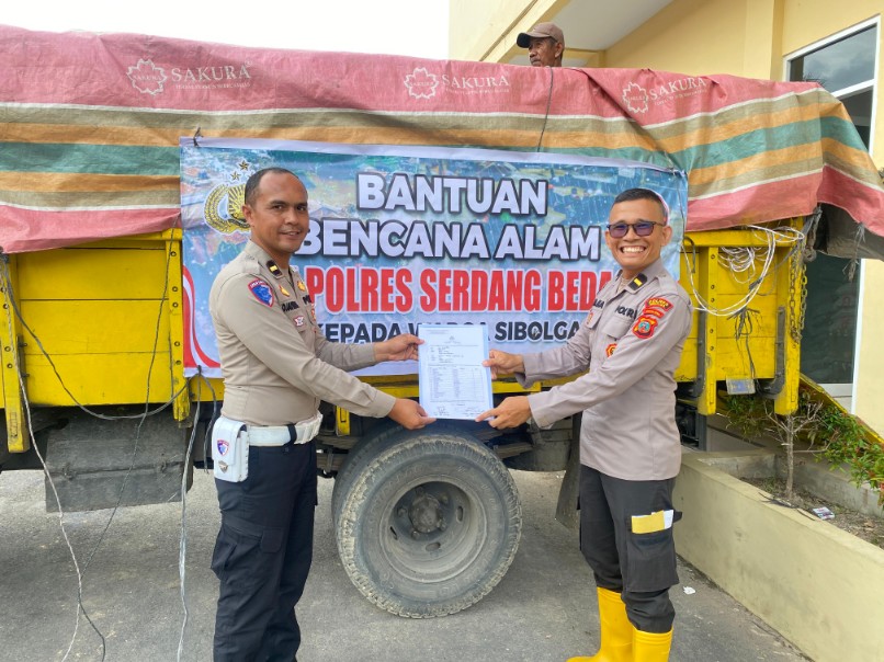 Bantuan Kemanusiaan Korban Banjir Polres Serdang bedagai tiba di Sibolga-Tapteng