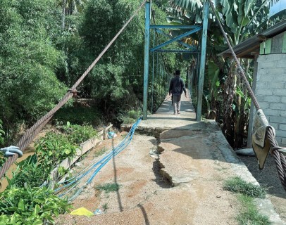 Akses Warga Terancam, Brimob Sumut Lakukan Pengecekan Jembatan Gantung di Tukka