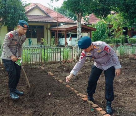 Dari Lahan Kosong Jadi Sumber Pangan, Brimob Sumut Kembangkan P2L di Batalyon C