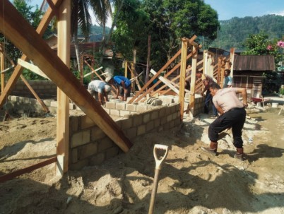 Gotong Royong Bangun Harapan, Brimob dan Warga Dirikan Hunian Tetap Korban Banjir di Tolang Julu