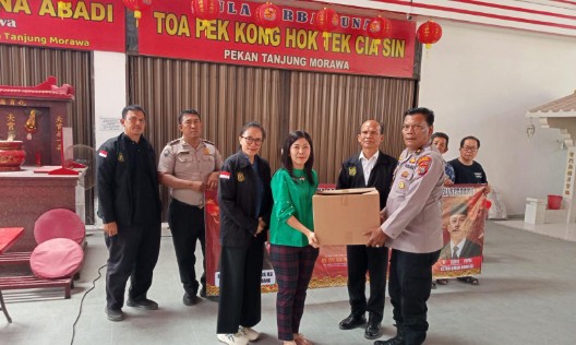 Polresta Deli Serdang Serahkan Bingkisan Imlek, Perkuat Silaturahmi dan Toleransi Antarumat Beragama
