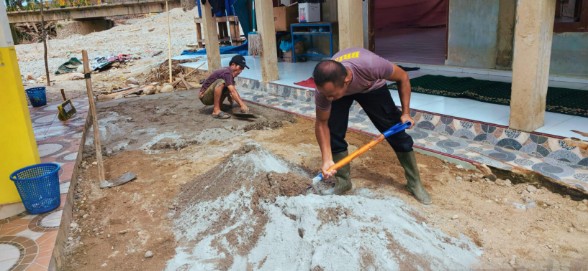Aksi Humanis Brimob: Gotong Royong Perbaiki Fasilitas Masjid Demi Kenyamanan Umat