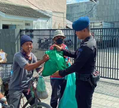 Di Bulan Ramadhan, Brimob Polda Sumut Hadir Berbagi Harapan Lewat Jum’at Berkah