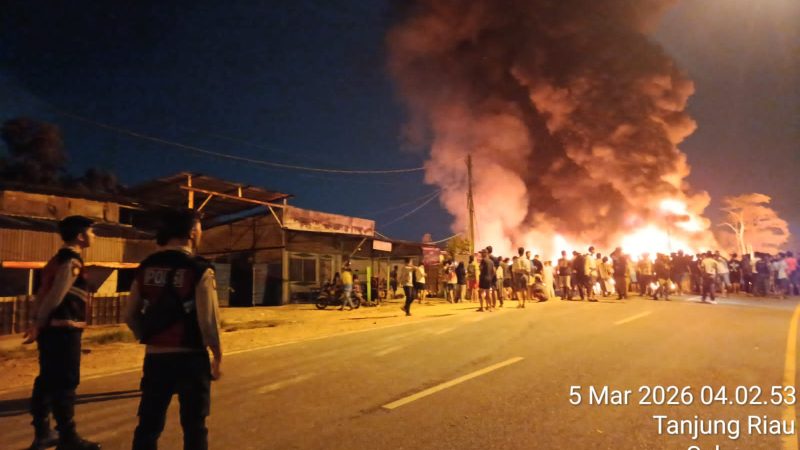 Sigap Tindak Lanjut Laporan Warga, Personel Satsamapta Polresta Barelang Datangi Lokasi Kebakaran