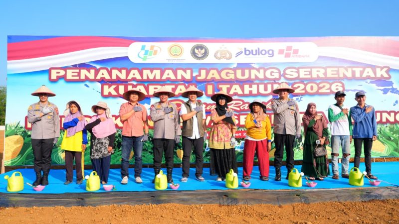 Team Pelayanan Polisi Sorban Putih Berbagi Takjil