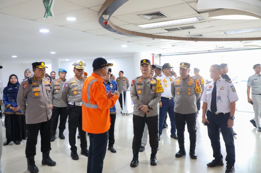 Wakapolda Sumut Tinjau Stasiun KA Medan, Pastikan Pelayanan Mudik Lebaran Berjalan Optimal