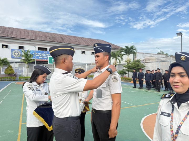 Rutan Batam Laksanakan Giat Kenaikan Pangkat Sebanyak 29 Pegawai di Lapangan Serbaguna Batam