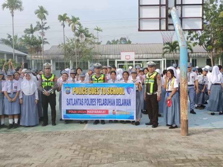 Sat Lantas Polres Pelabuhan Belawan Gelar Police Goes To School di SMA Negeri 9 Medan