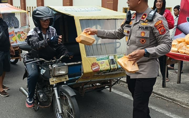 Polsek Medan Baru Kembali Gelar Aksi Sosial Bertajuk Jumat Berbagi