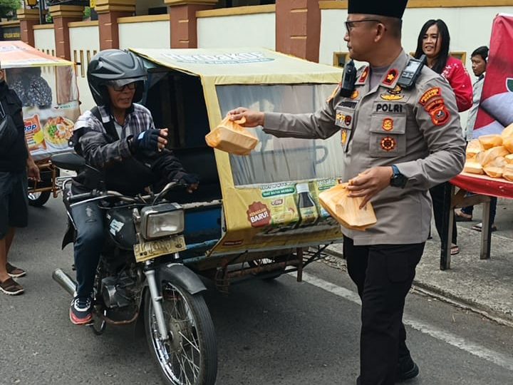 Polsek Medan Baru Kembali Gelar Aksi Sosial Bertajuk Jumat Berbagi