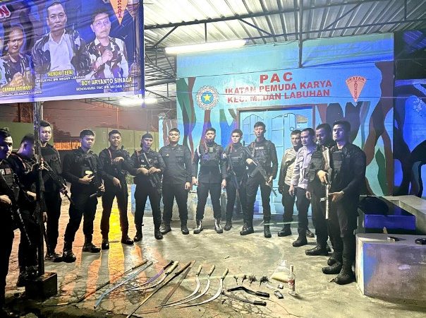 Patroli Skala Besar Brimob Polda Sumut Sisir Belawan, Sajam hingga Miras Diamankan