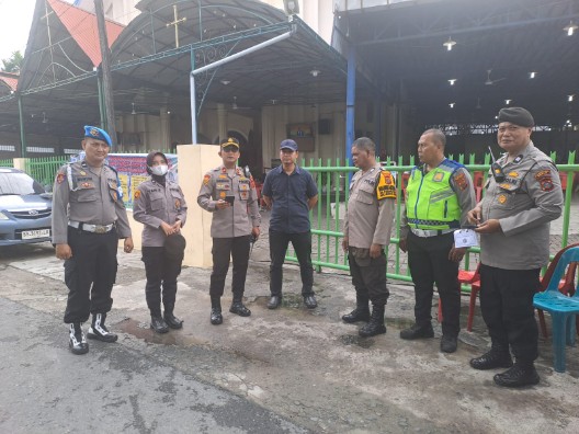Polsek Medan Baru Amankan Ibadah Kenaikan Yesus Kristus di 55 Gereja, Berjalan Aman dan Kondusif