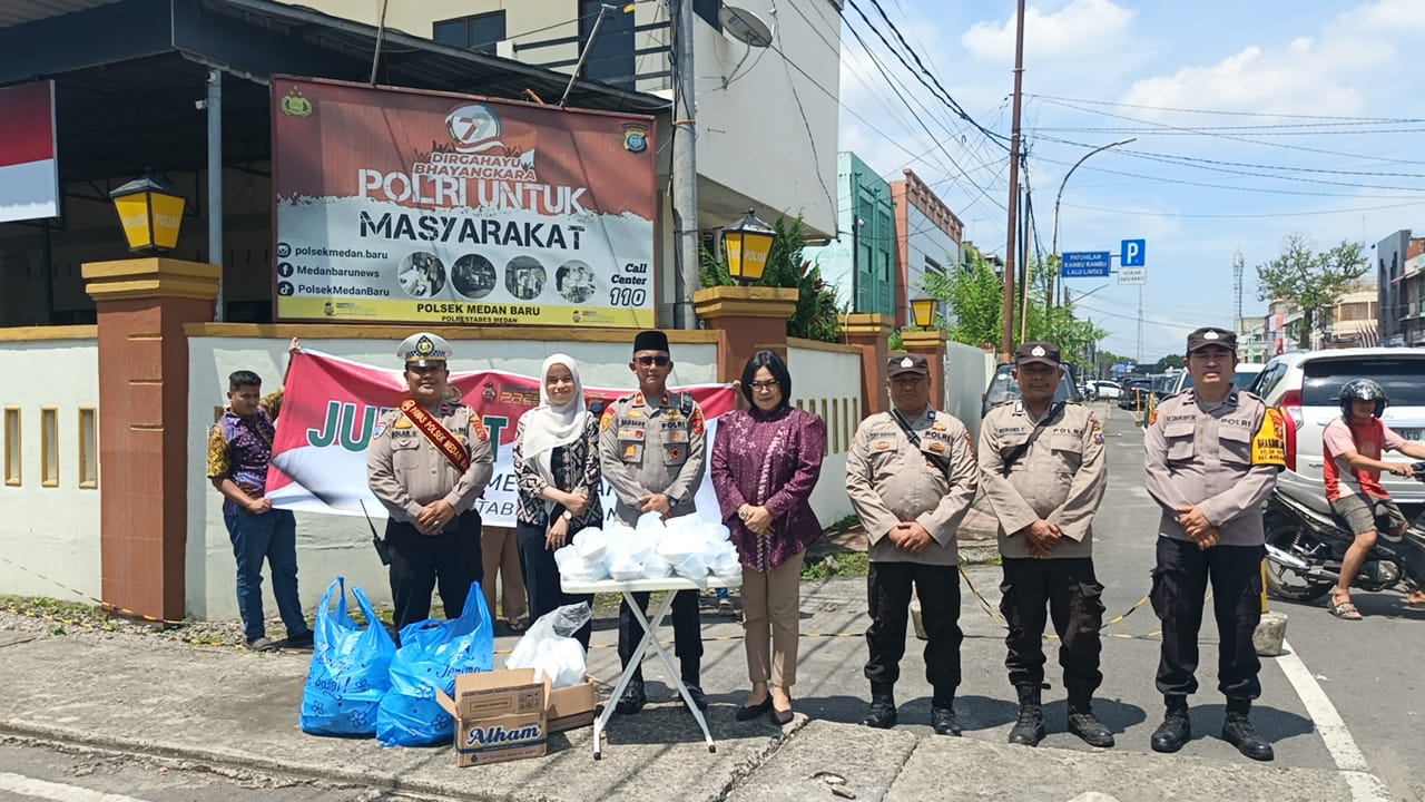 Polsek Medan Baru Bagikan 150 Nasi Bungkus di Jumat Berbagi