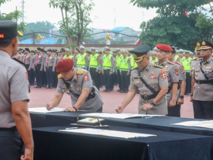 Kapolda Sumut Pimpin Sertijab 24 Pejabat Utama dan Kapolres, Tekankan Integritas serta Pelayanan Terbaik untuk Masyarakat